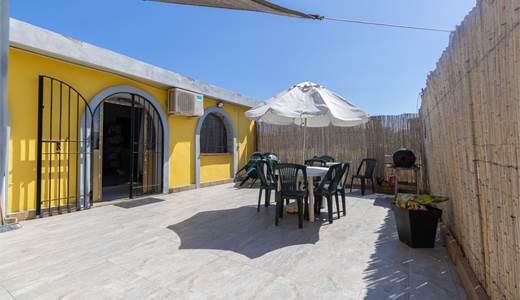Casa indipendente con doppio cortile