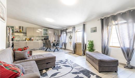 Casa indipendente con doppio cortile